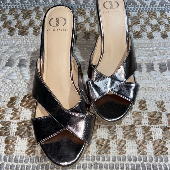 Kelsi Dagger Wedges - Picture 1 of 6